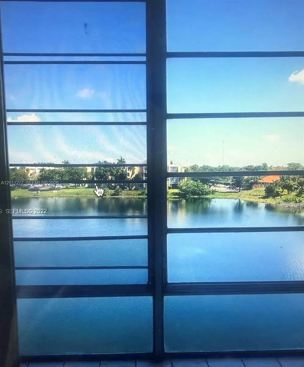 1 bedroom 1 bath Residential Lease for rent at 879 NE 195th St # 425, Miami FL 33179
