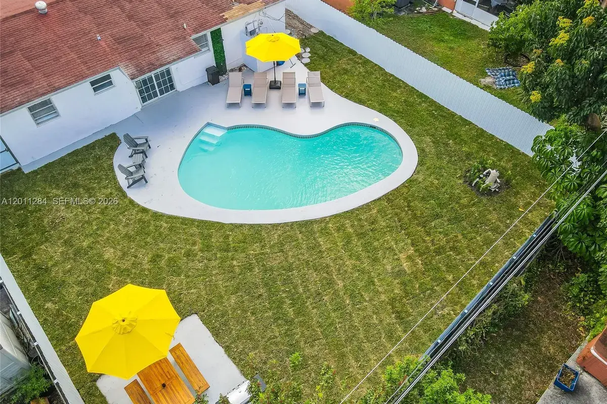 7471 Hope St, Hollywood FL 33024