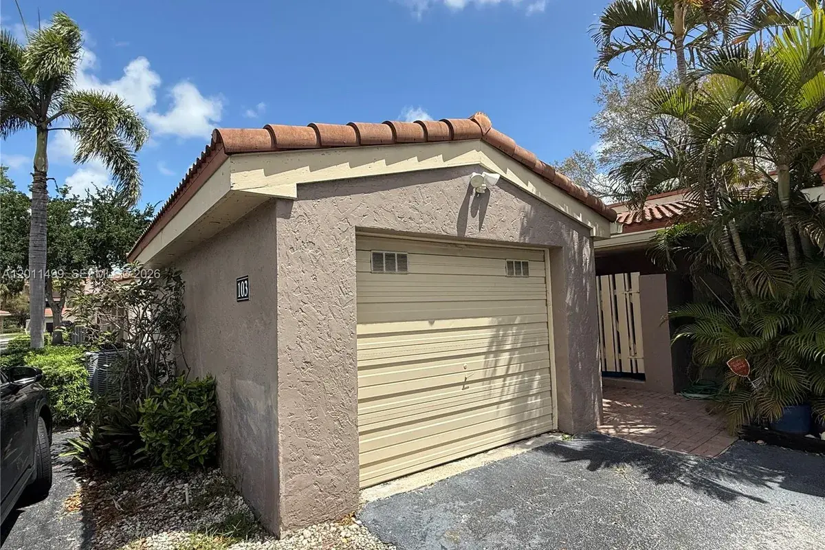 103 Tweedbrook Ln, Hollywood FL 33021