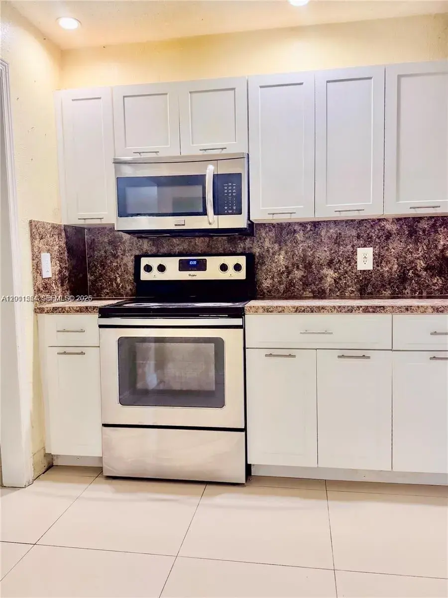 906 SW 74th Ave, North Lauderdale FL 33068