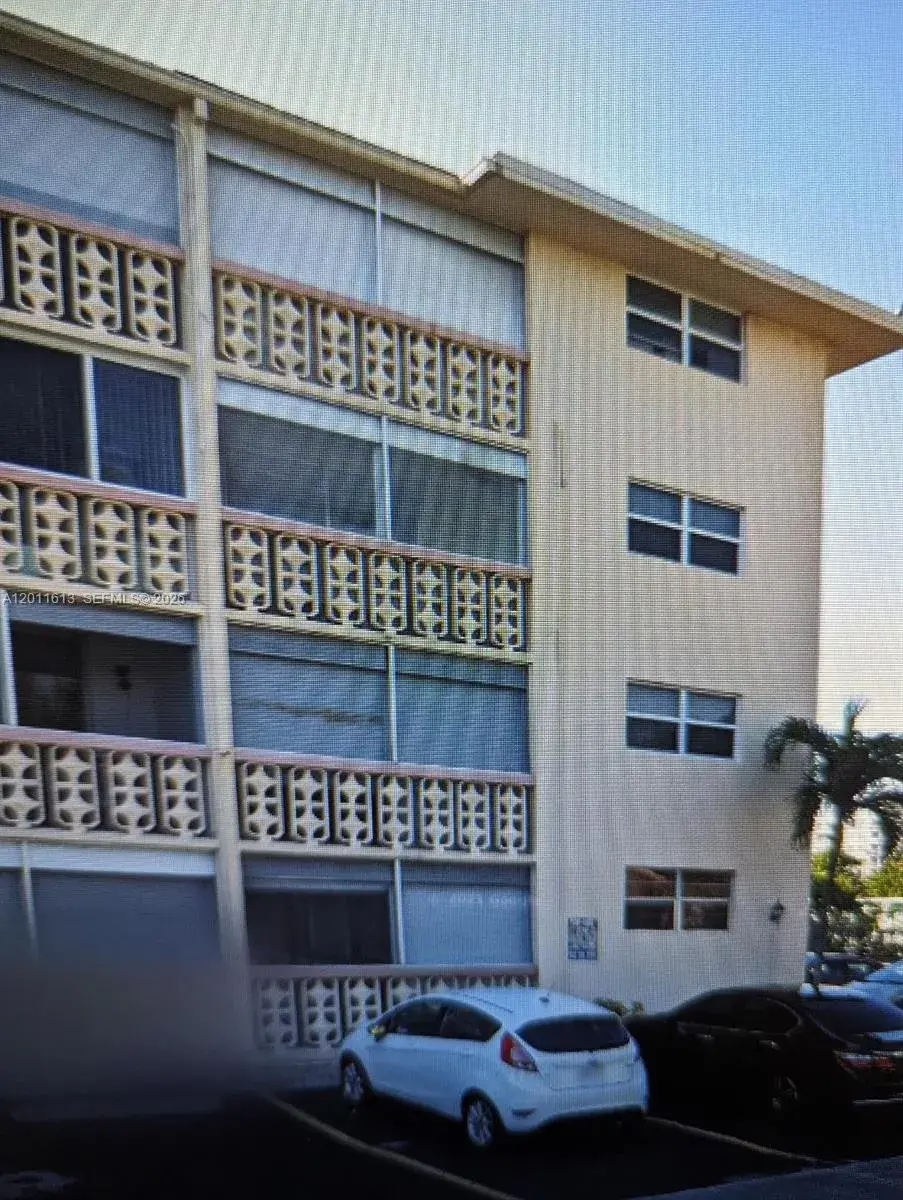 2 bedroom 2 bath Residential Lease for rent at 211 NE 8th Ave # 209, Hallandale Beach FL 33009