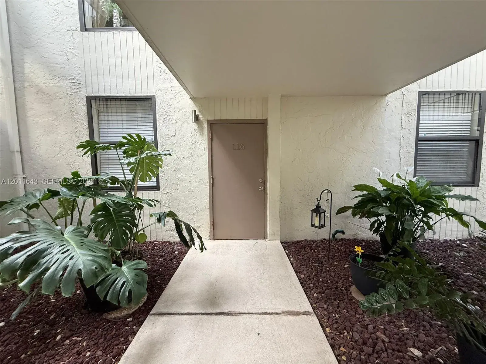 3 bedroom 2 bath Residential Lease for rent at 20441 NE 30th Ave # 9, Aventura FL 33180