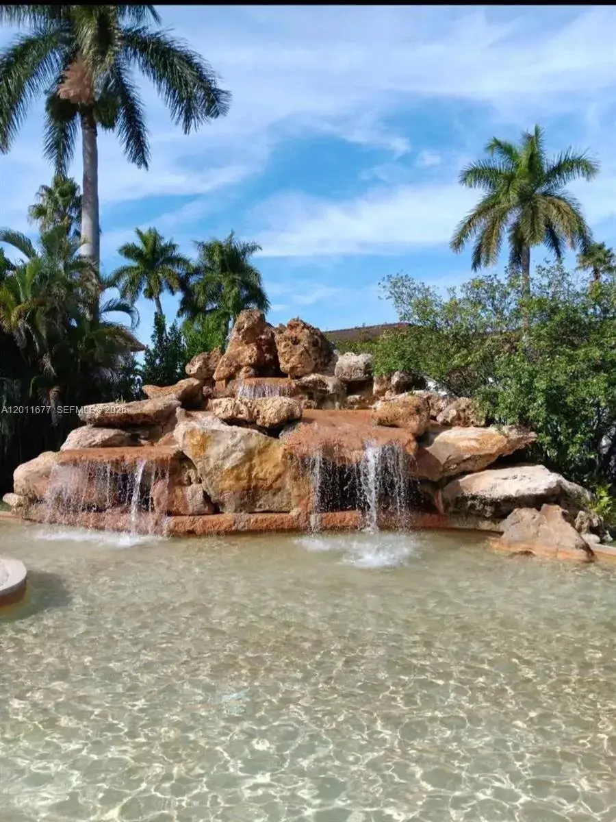 1 bedroom 1 bath Residential for sale at 9490 SW 77th Ave # N6, Miami FL 33156