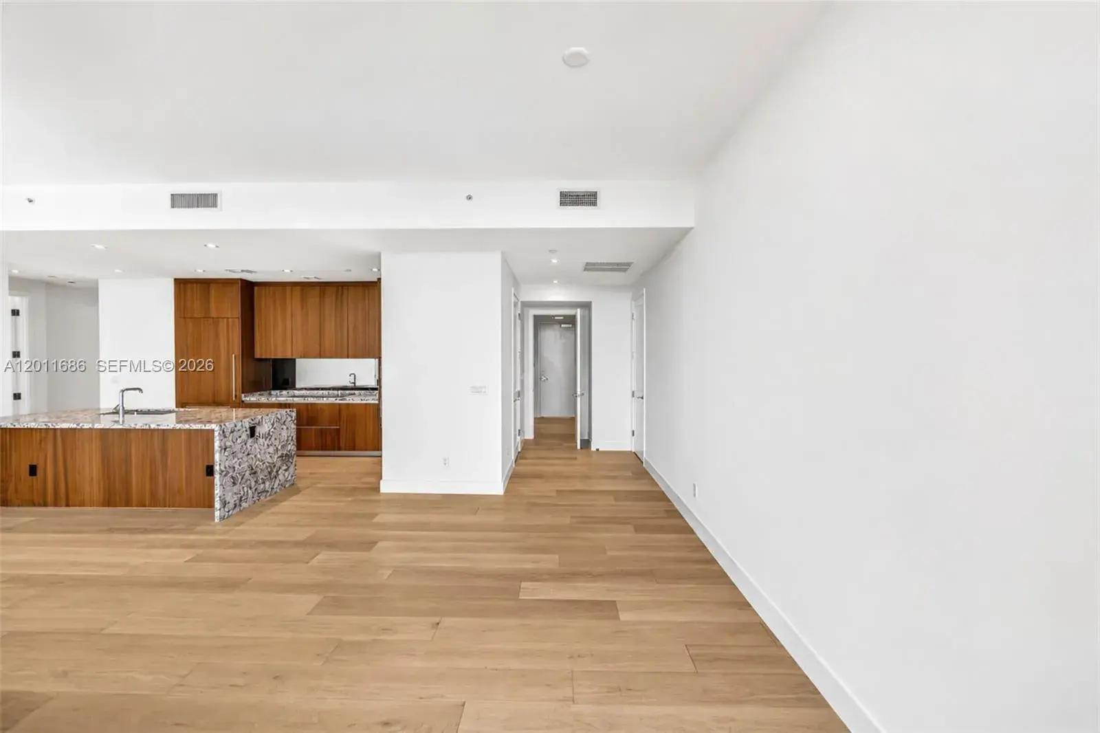 175 25 RD # 3303, Miami FL 33129