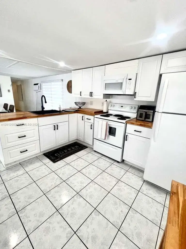 2 bedroom 1 bath Residential Lease for rent at 219 W lake dr # 219, Hallandale Beach FL 33009