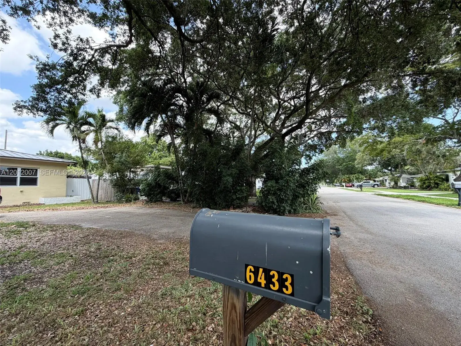 3 bedroom 2 bath Residential for sale at 6433 Wiley St, Hollywood FL 33023