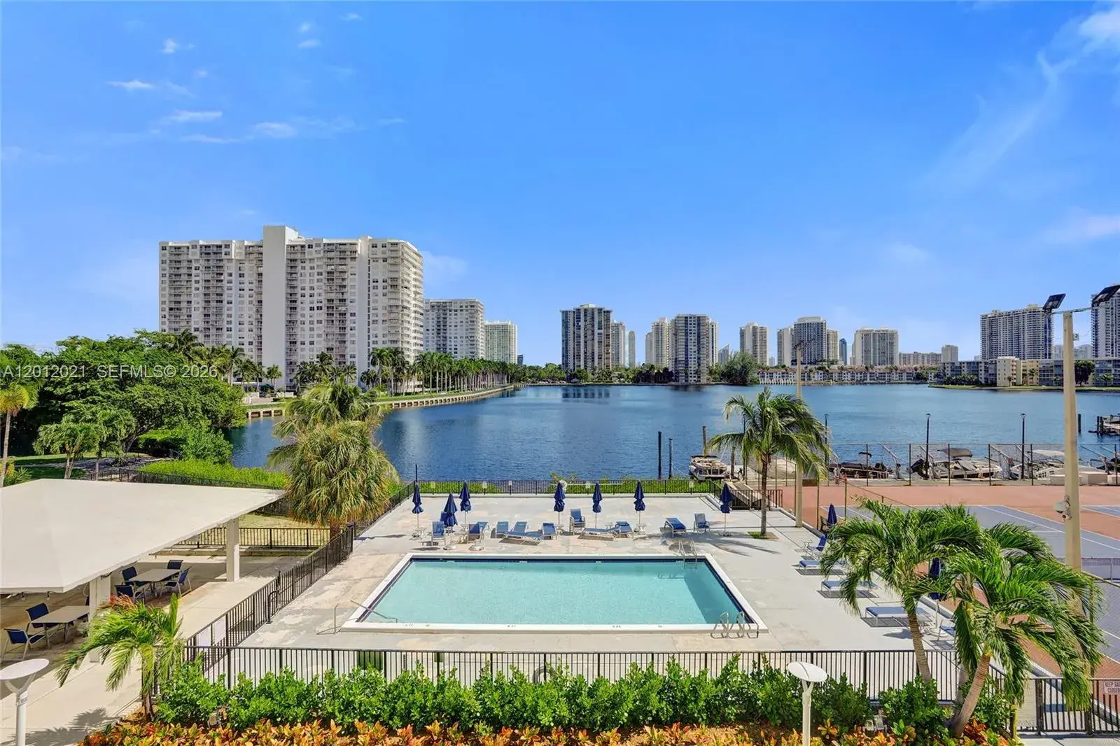 1 bedroom 1 bath Residential for sale at 2750 NE 183rd St # 2412, Aventura FL 33160