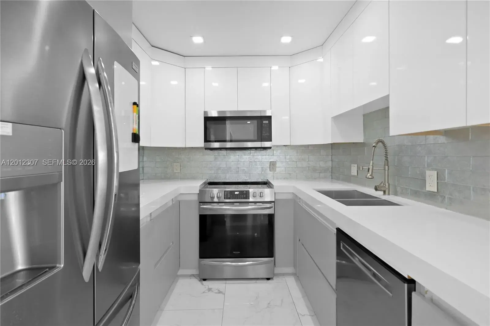 2 bedroom 2 bath Residential for sale at 3675 N Country Club Dr # 2008, Aventura FL 33180