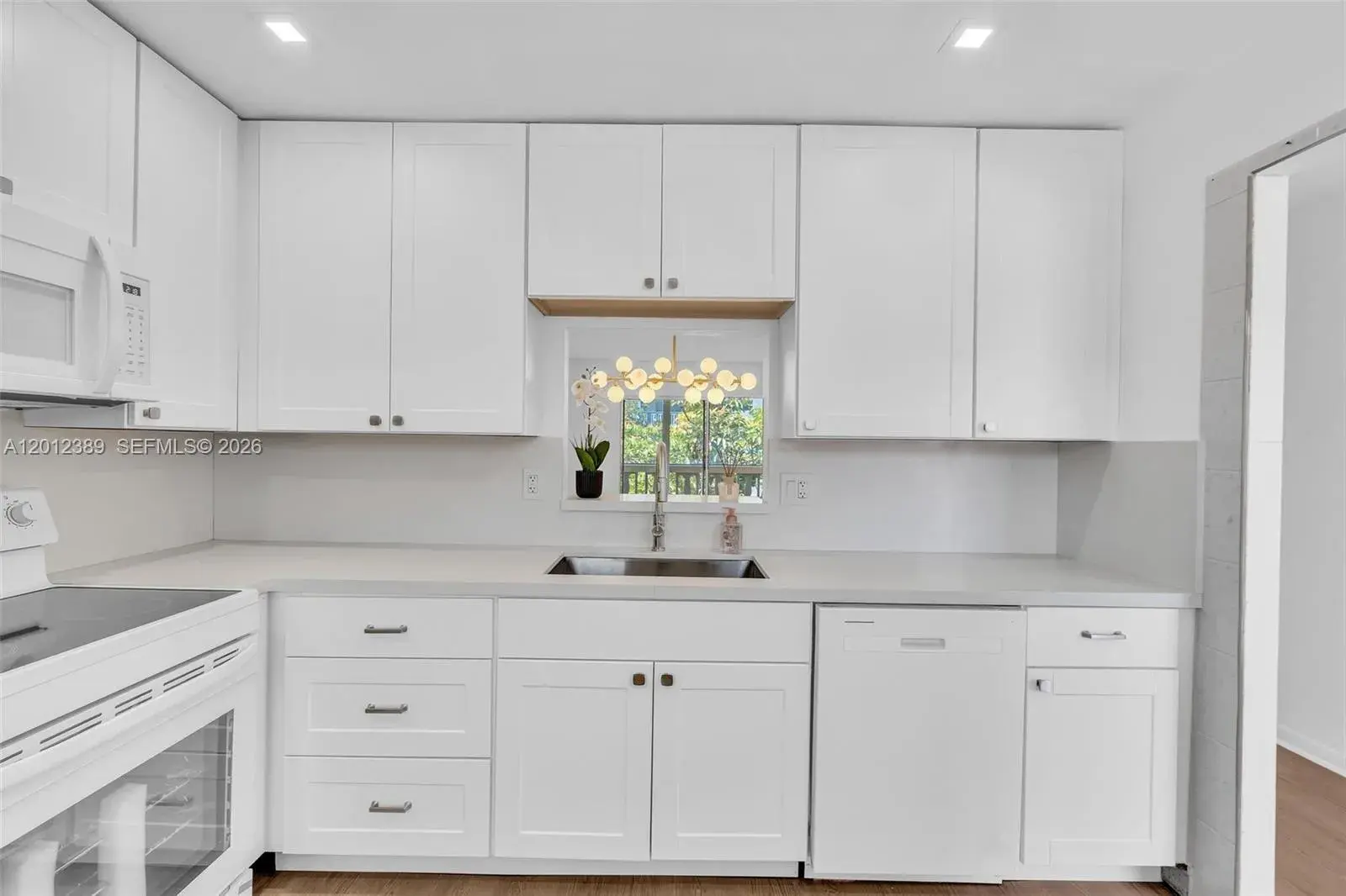 218 NE 12th Ave # 302, Hallandale Beach FL 33009