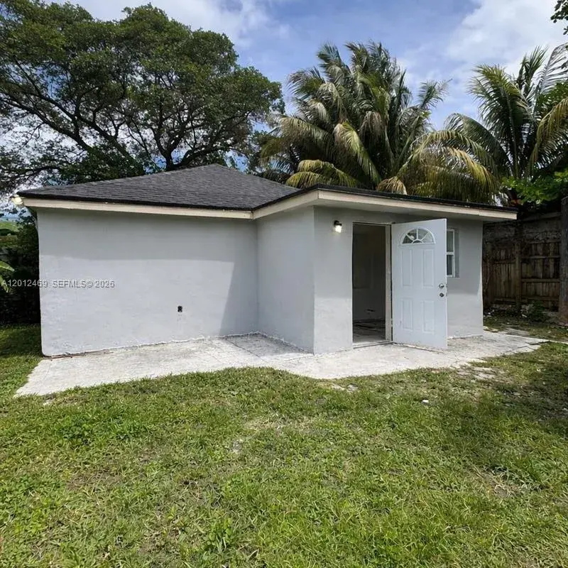 1861 NW 112th St, Miami FL 33167