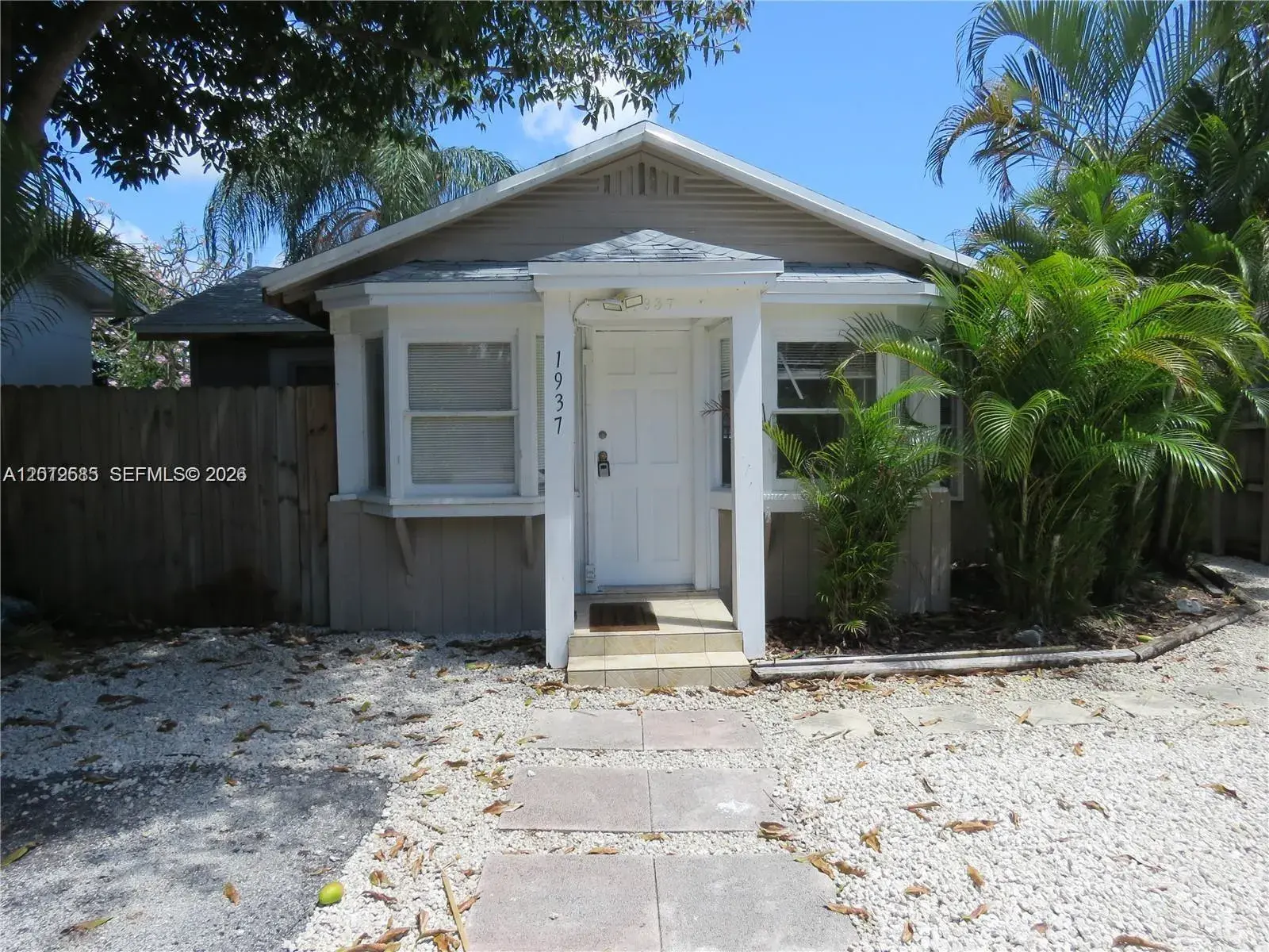 2 bedroom 1 bath Residential Lease for rent at 1937 Taylor St # 1, Hollywood FL 33020