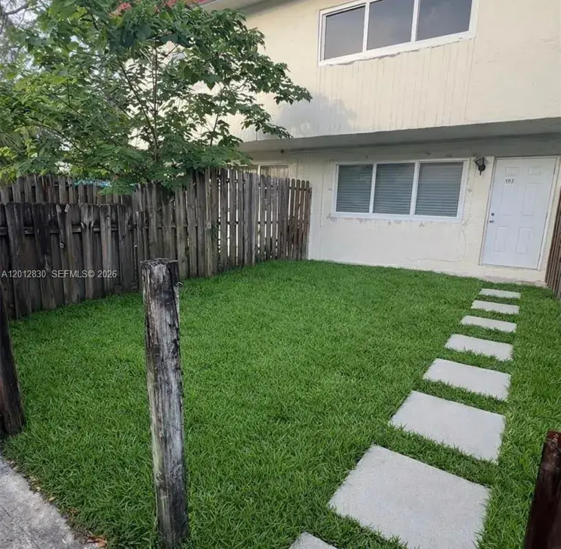 1560 NE 151st St # 102, Miami FL 33162