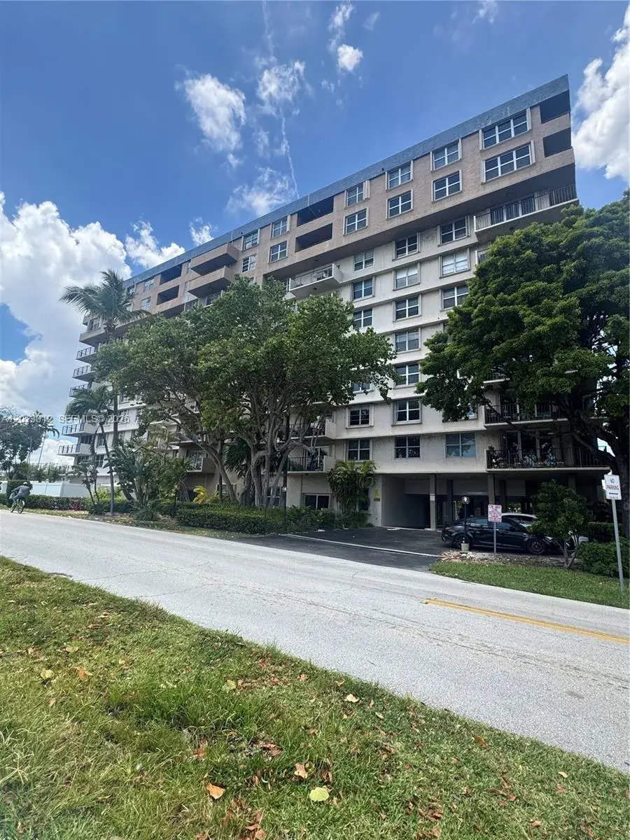 2 bedroom 2 bath Residential for sale at 1625 SE 10th Ave # 804, Fort Lauderdale FL 33316