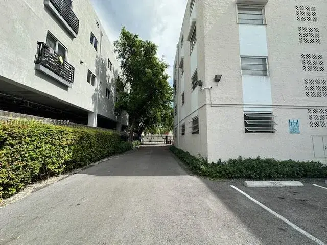 1337 NW 1st St # 14, Miami FL 33125
