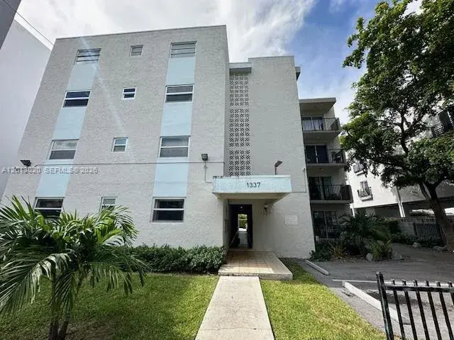 1337 NW 1st St # 14, Miami FL 33125