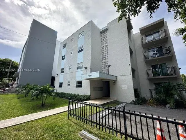 1337 NW 1st St # 14, Miami FL 33125