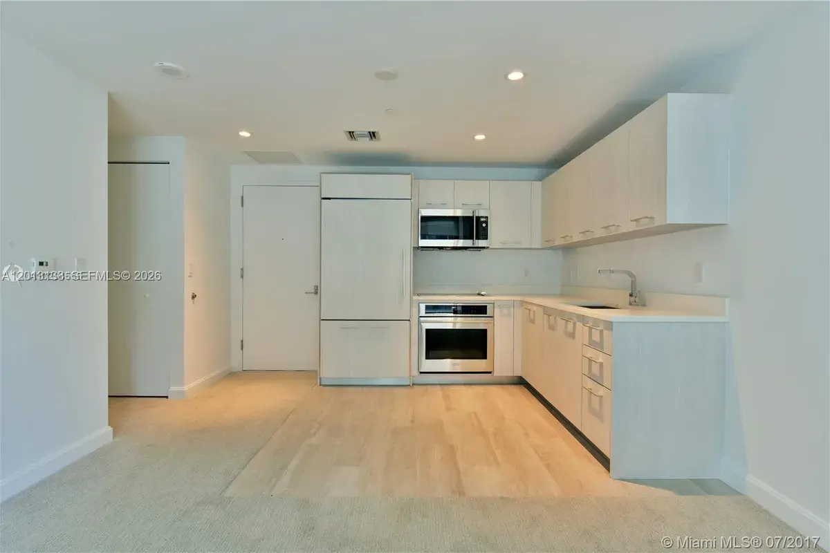 45 SW 9 st # 1907, Miami FL 33130