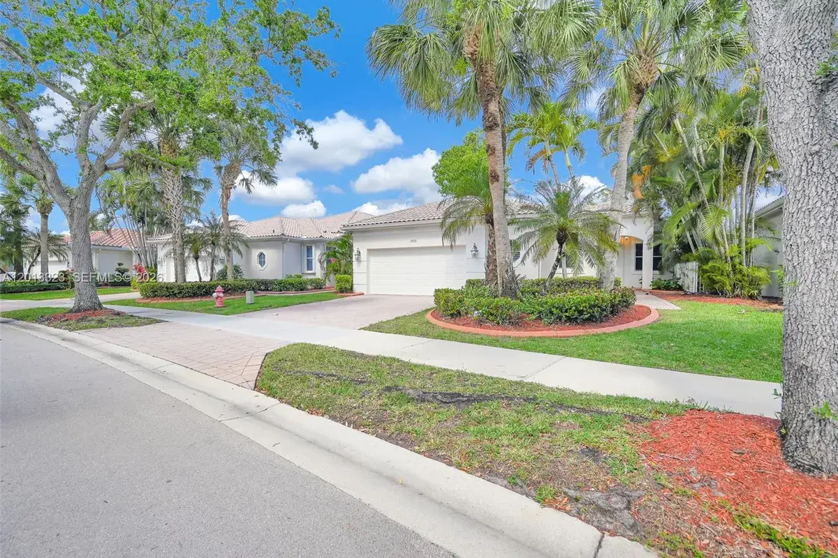 2553 Bay Pointe Drive, Weston FL 33327
