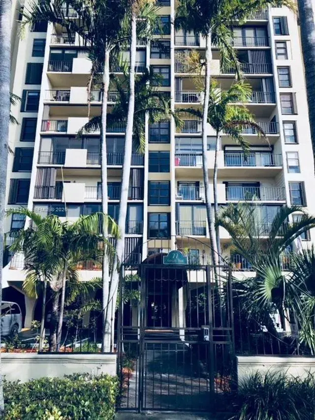 2 bedroom 2 bath for rent at 77 Crandon Blvd # 2E, Key Biscayne FL 33149