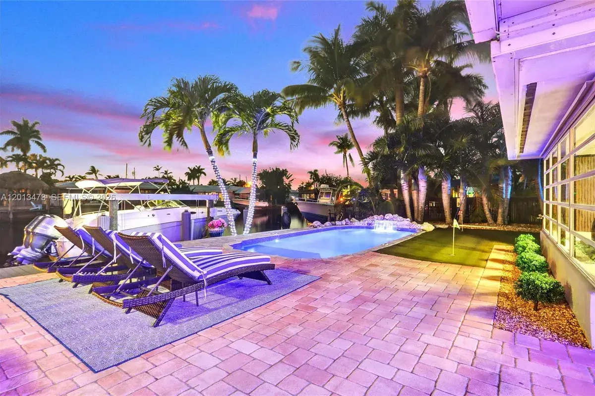 200 SE 3rd St, Pompano Beach FL 33060