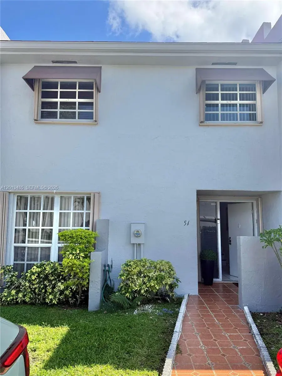 3 bedroom 2 bath Residential for sale at 10330 SW 154th Cir Ct # 51, Miami FL 33196