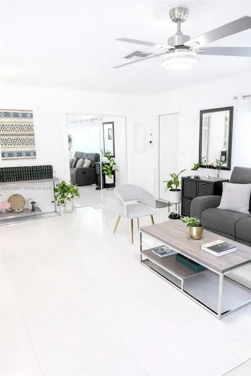 1001 NE 10th St # 2, Hallandale Beach FL 33009