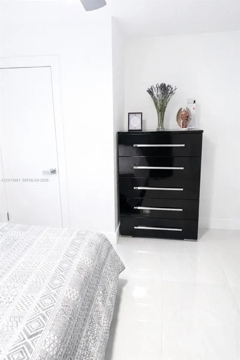 1001 NE 10th St # 2, Hallandale Beach FL 33009