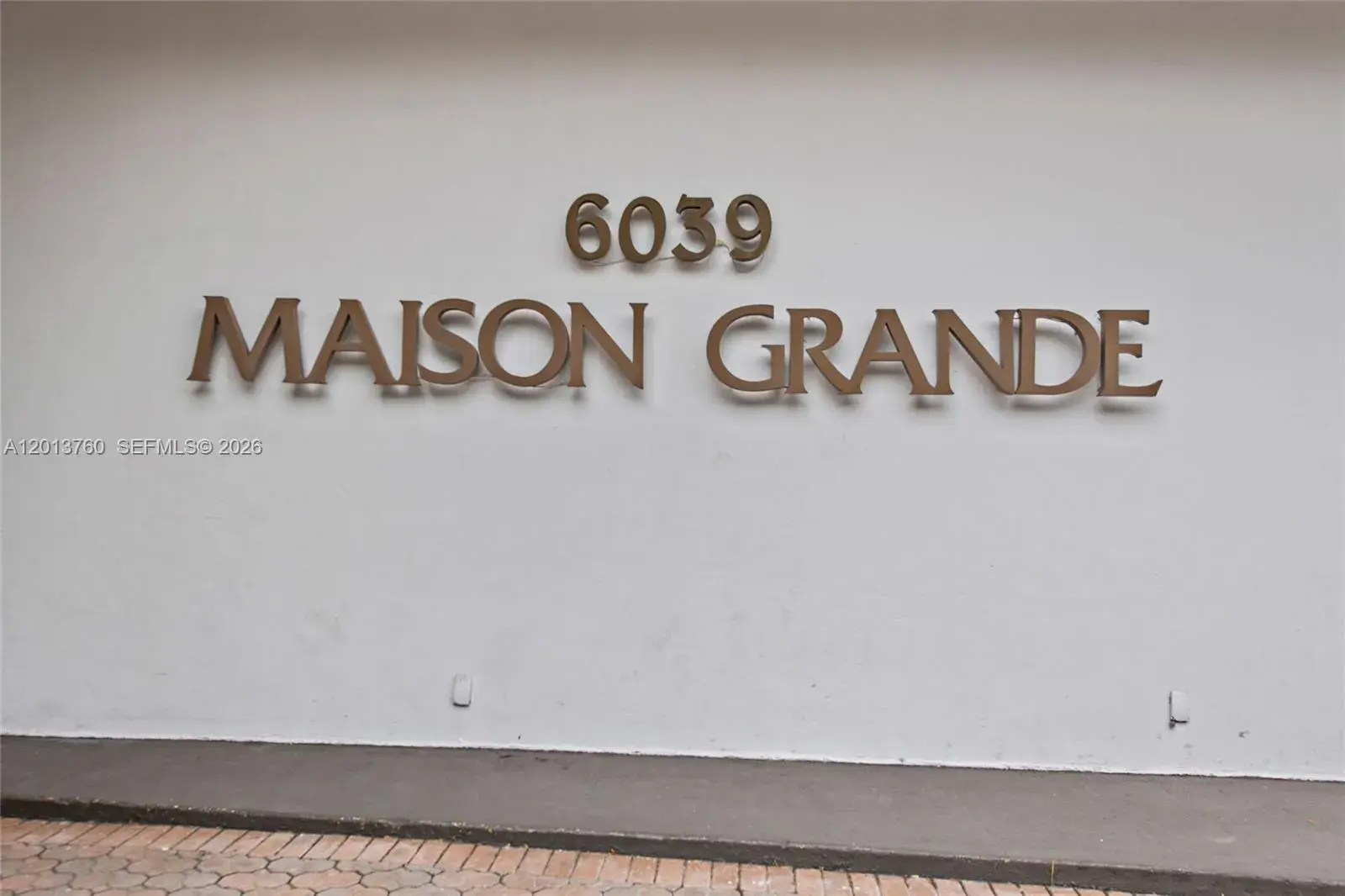 6039 Collins Ave, Miami Beach FL 33140