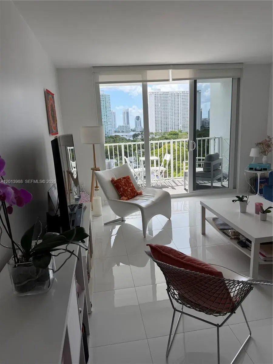 2 bedroom 2 bath Residential for sale at 2851 NE 183rd St # 1107E, Aventura FL 33160