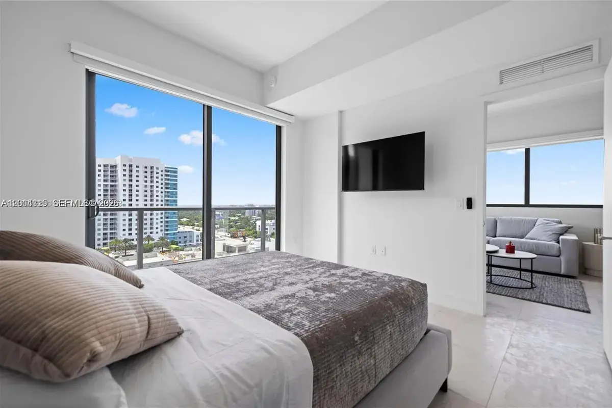 239 SW 9th St # 1502, Miami FL 33130