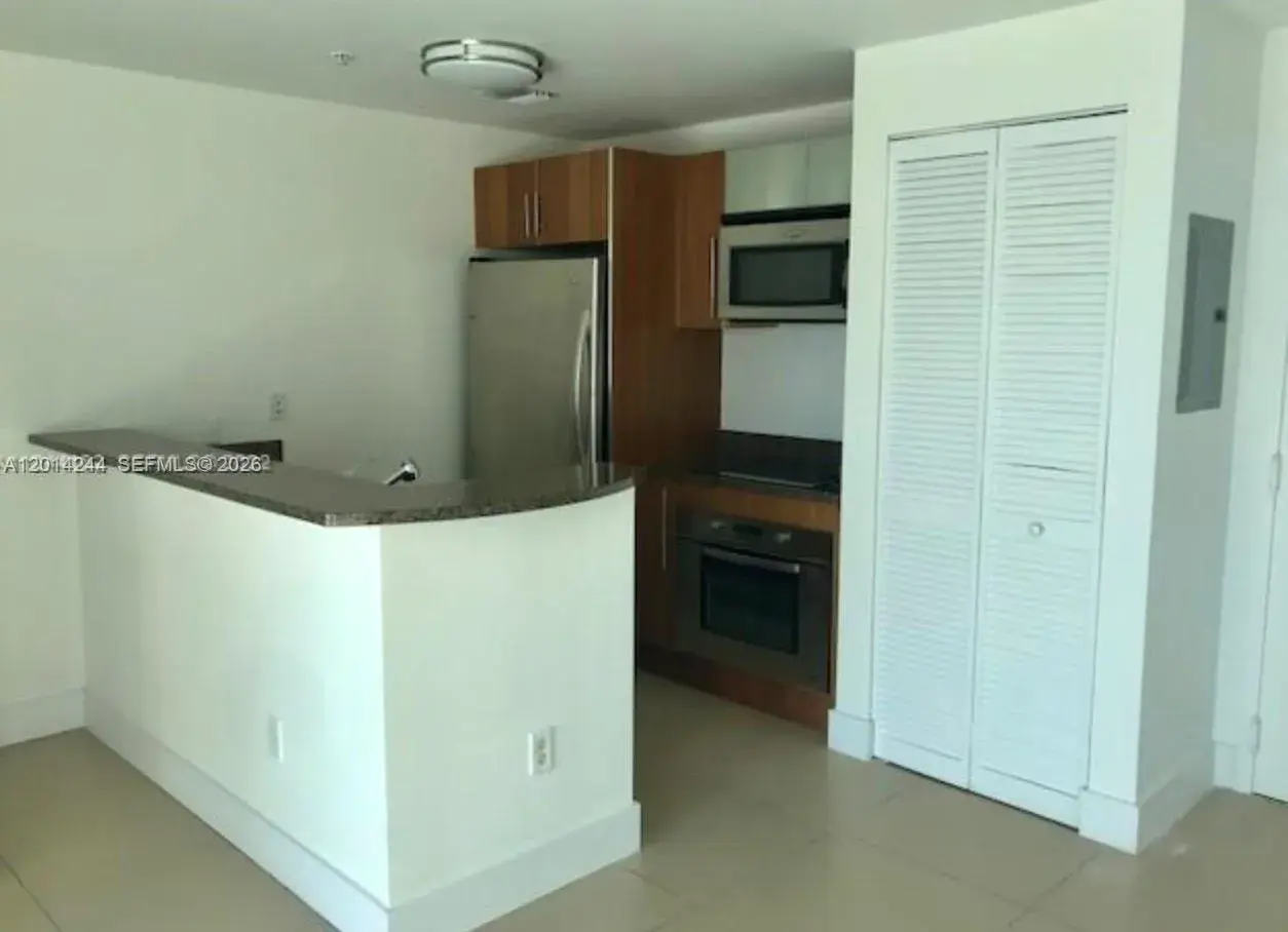 300 S Biscayne Blvd # L32, Miami FL 33131