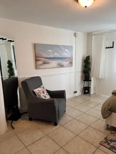 6484 Indian Creek # 242, Miami Beach FL 33141