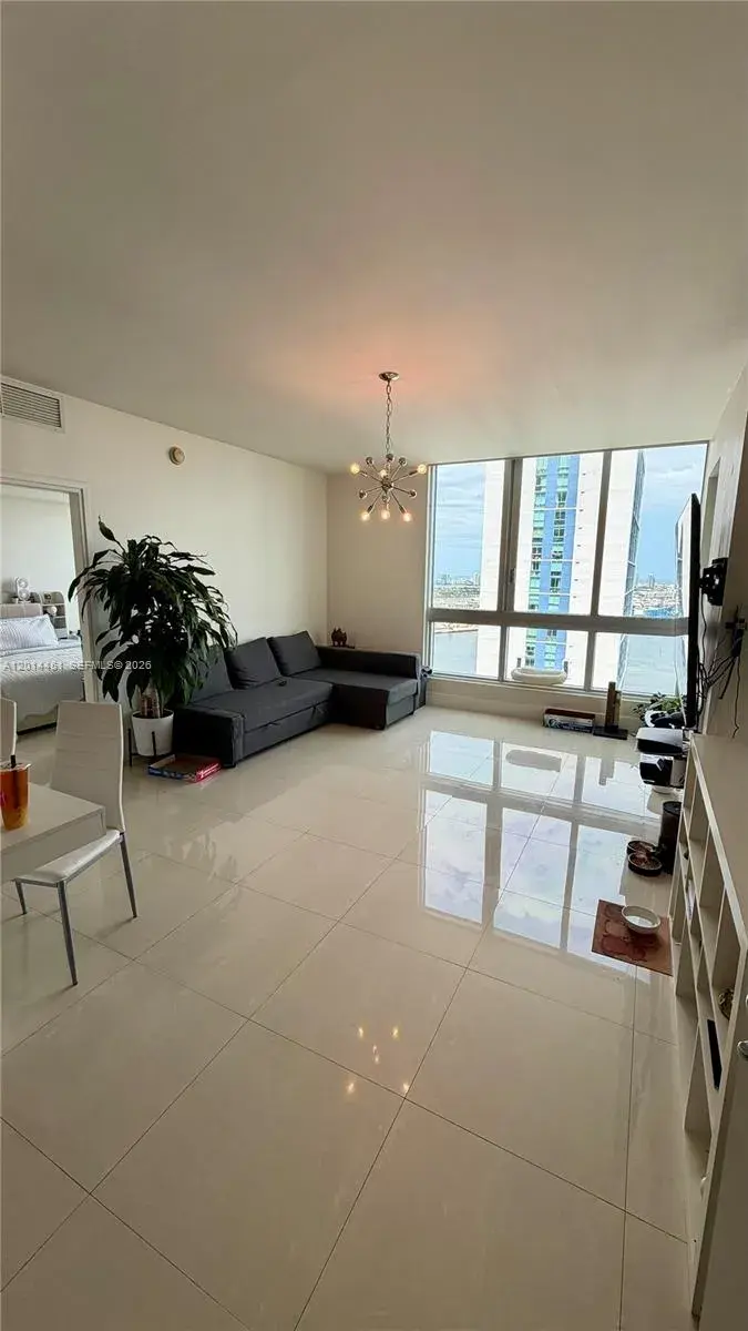 300 S Biscayne Blvd # 3212, Miami FL 33131