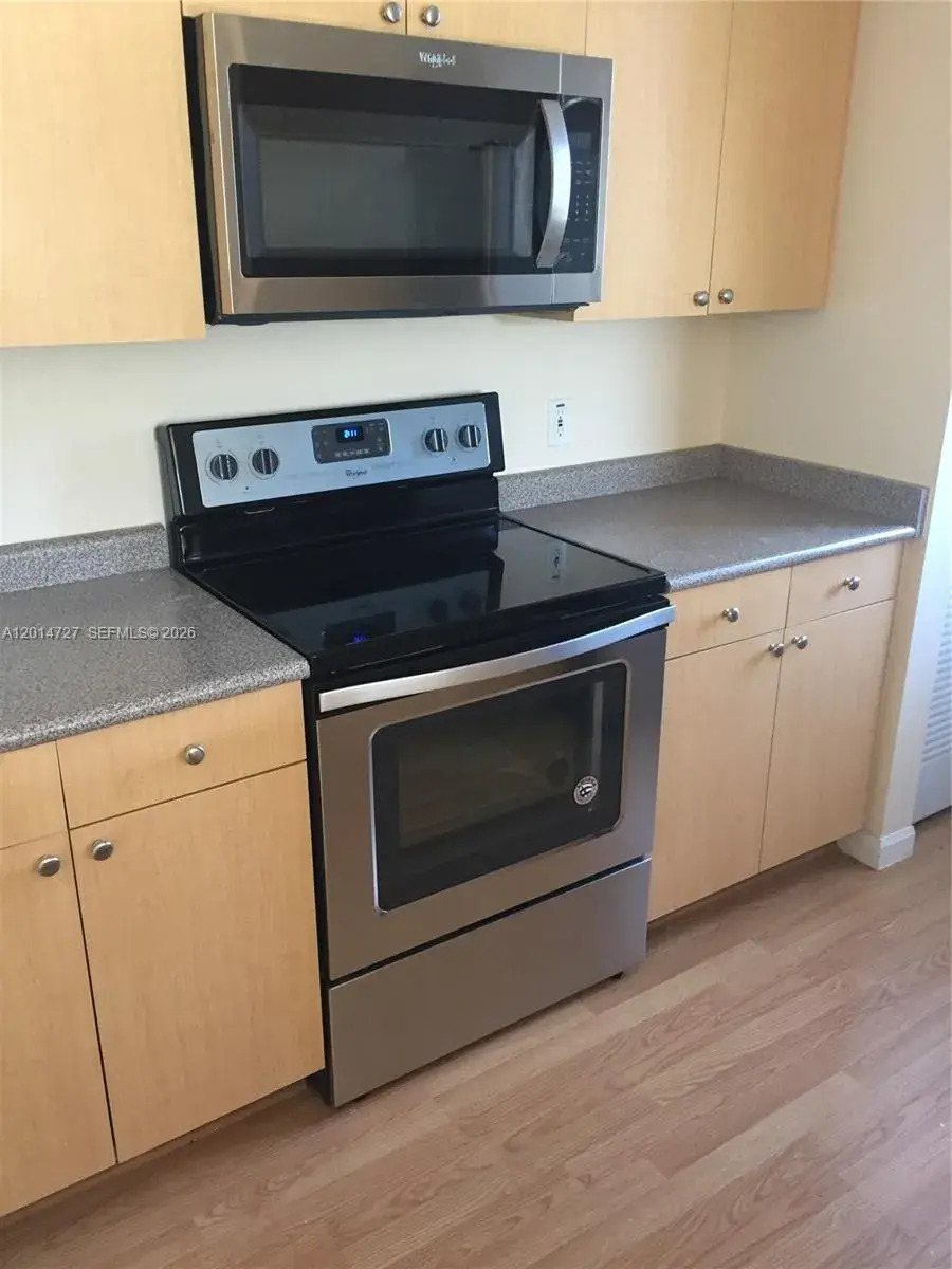 1900 Van Buren St # 214B, Hollywood FL 33020