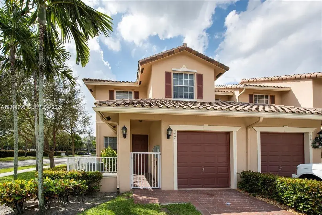 3 bedroom 2 bath Residential for sale at 3371 Lakeside Dr # 27, Davie FL 33328