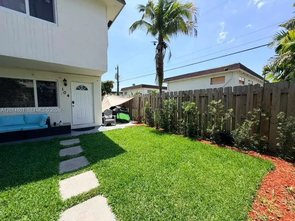 1500 NE 151st St # 104, Miami FL 33162