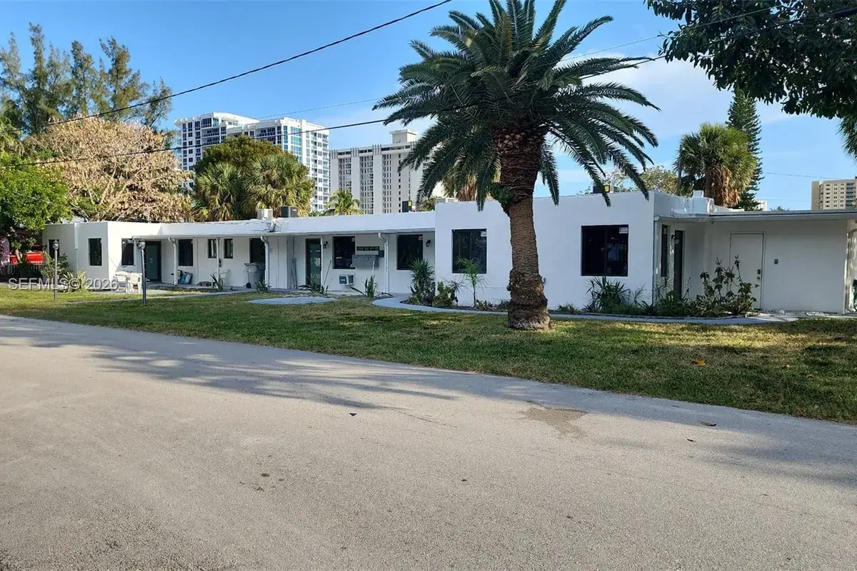 3300 SE 6th St, Pompano Beach FL 33062