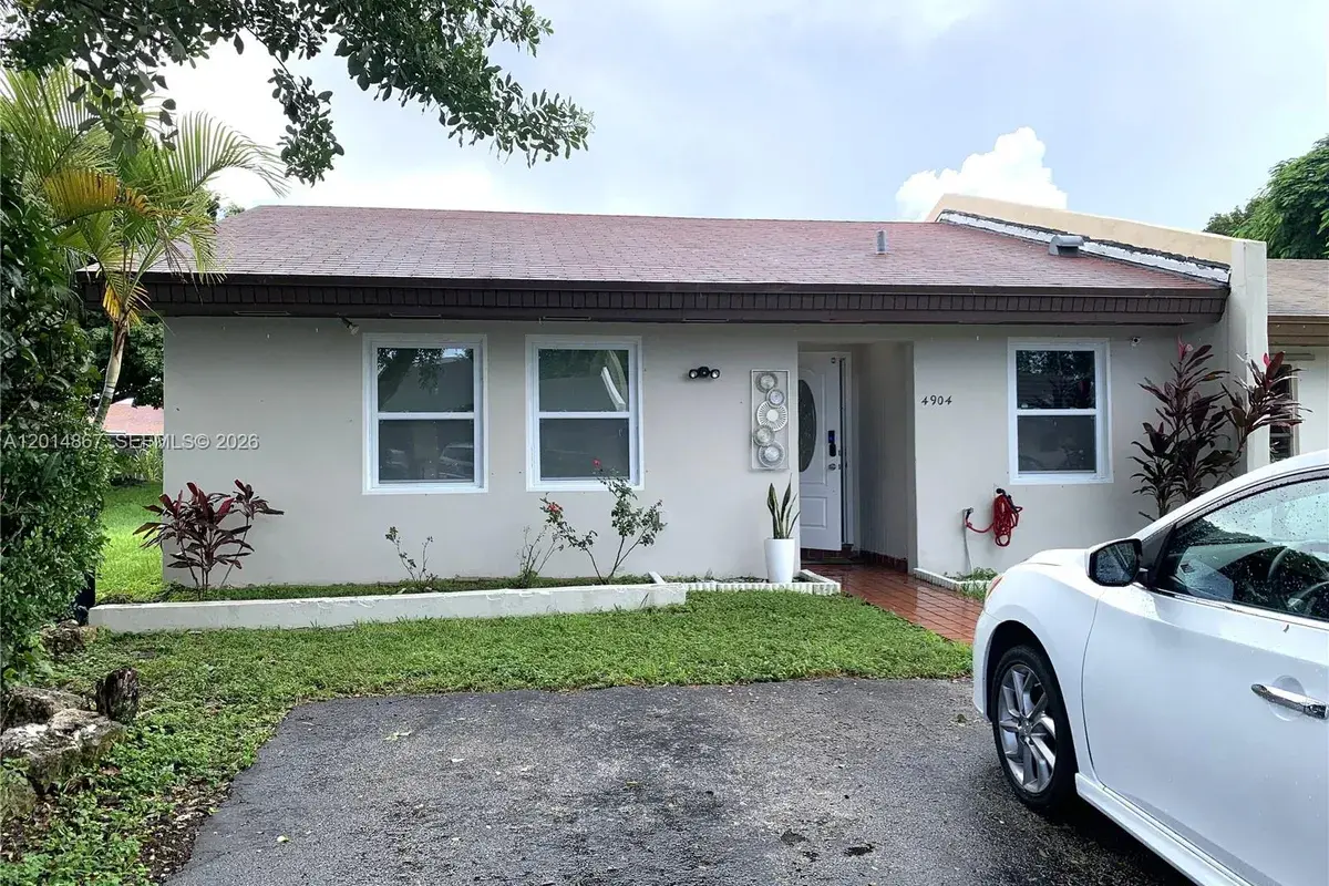 4904 SW 139th Ct, Miami FL 33175