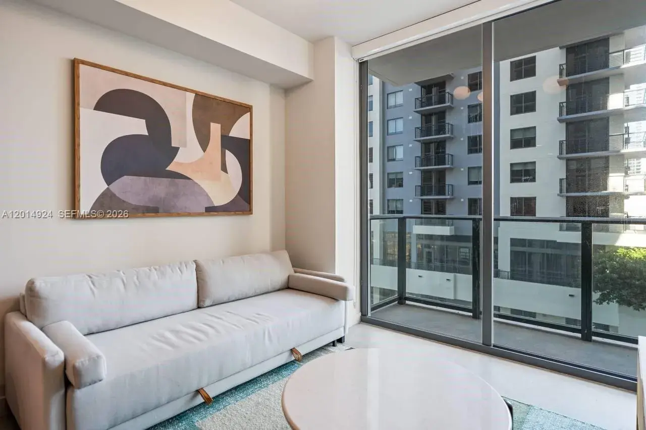 11 NE 6th # 1210, Miami FL 33132