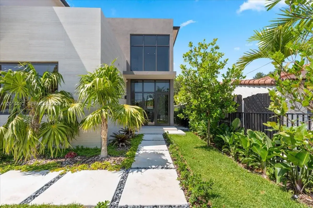 5 bedroom 5 bath for sale at 2175 SW 25th St, Miami FL 33133