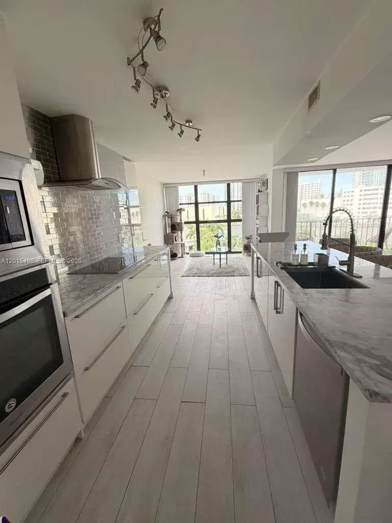 1 bedroom 2 bath Residential for sale at 400 Leslie Dr # 508, Hallandale Beach FL 33009