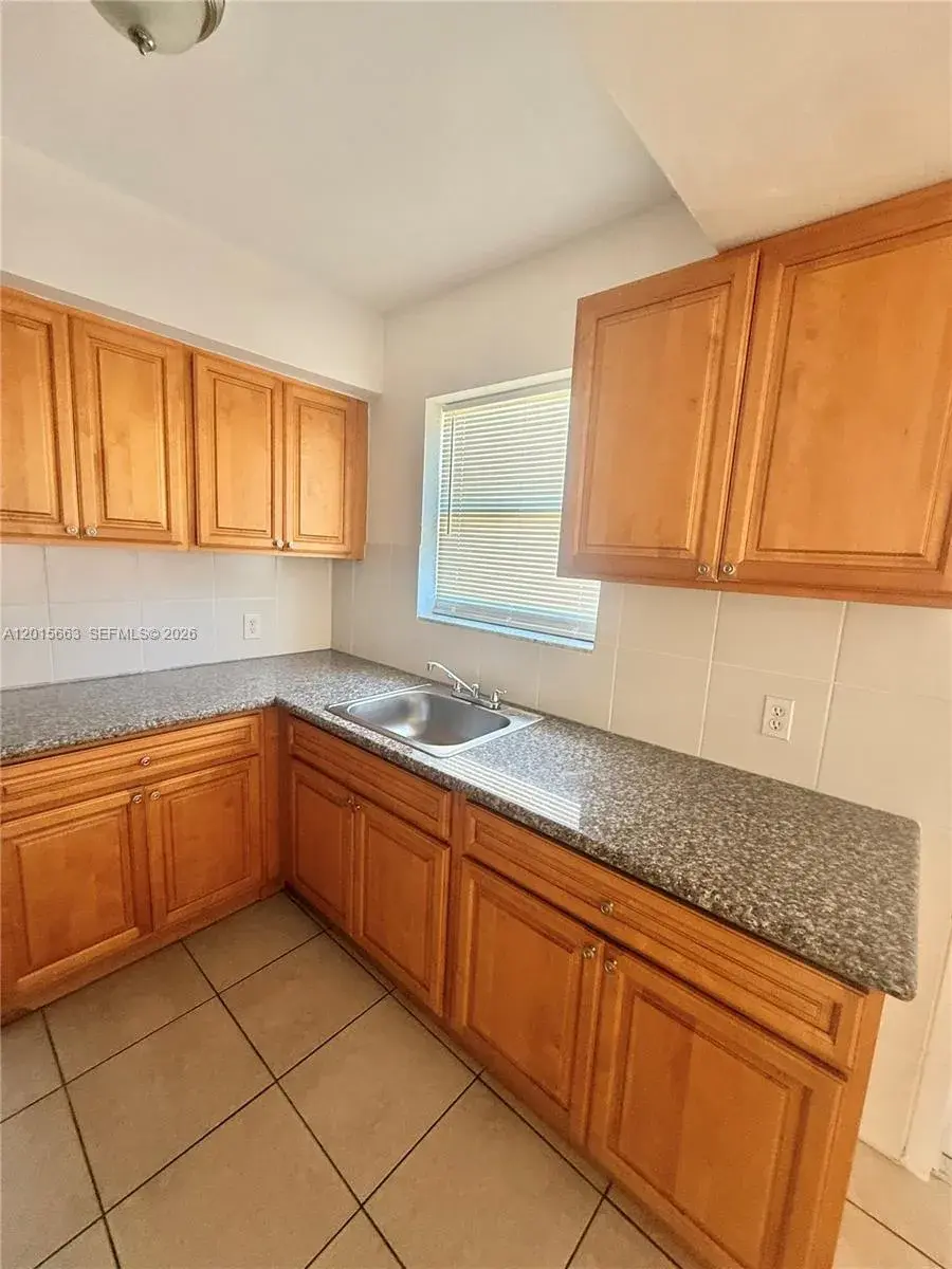 2 bedroom 2 bath Residential Lease for rent at 1903 Thomas St # 8, Hollywood FL 33020