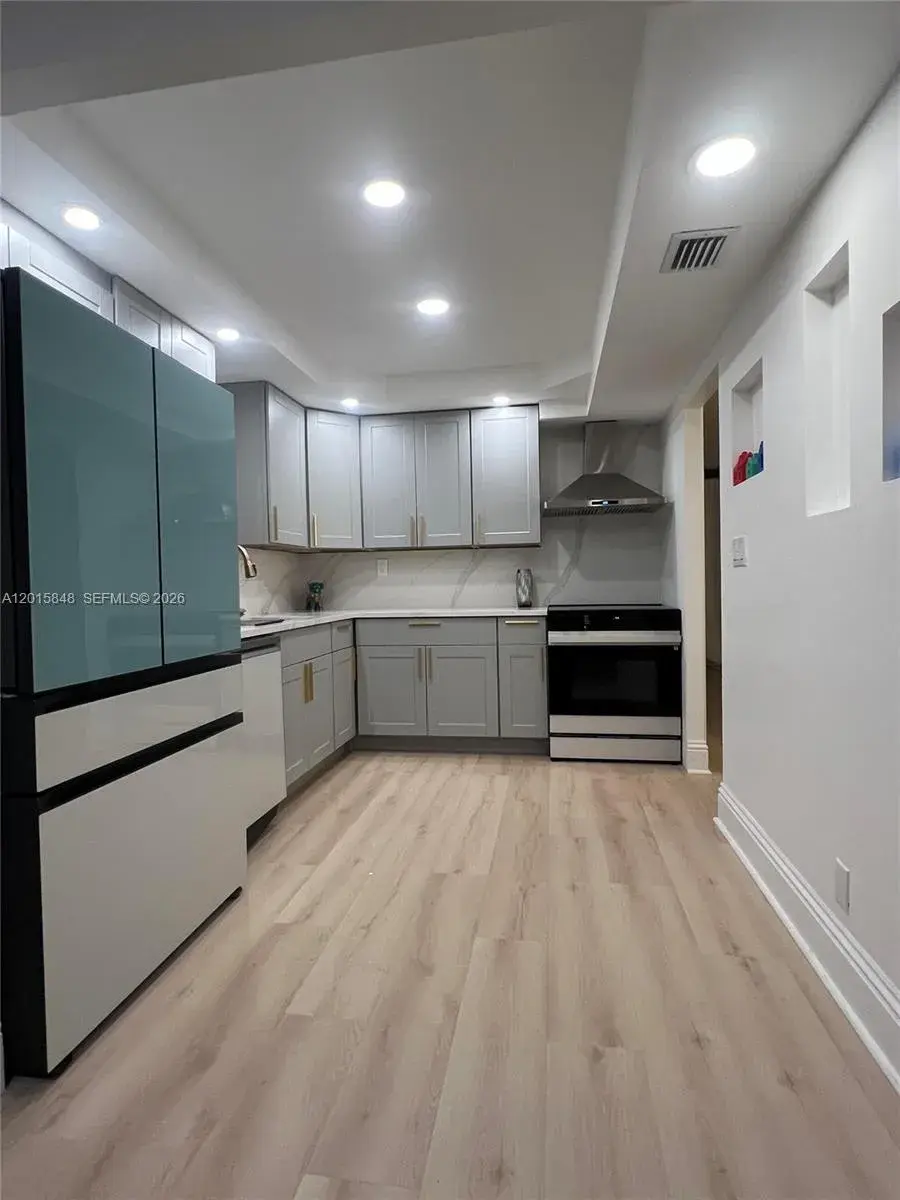3 bedroom 2 bath Residential for sale at 20300 W Country Club Dr # 3, Aventura FL 33180