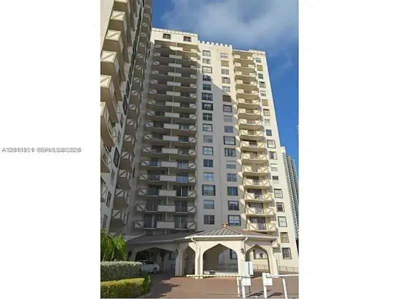 1 bedroom 2 bath Residential Lease for rent at 1865 S Ocean Dr # 4L, Hallandale Beach FL 33009