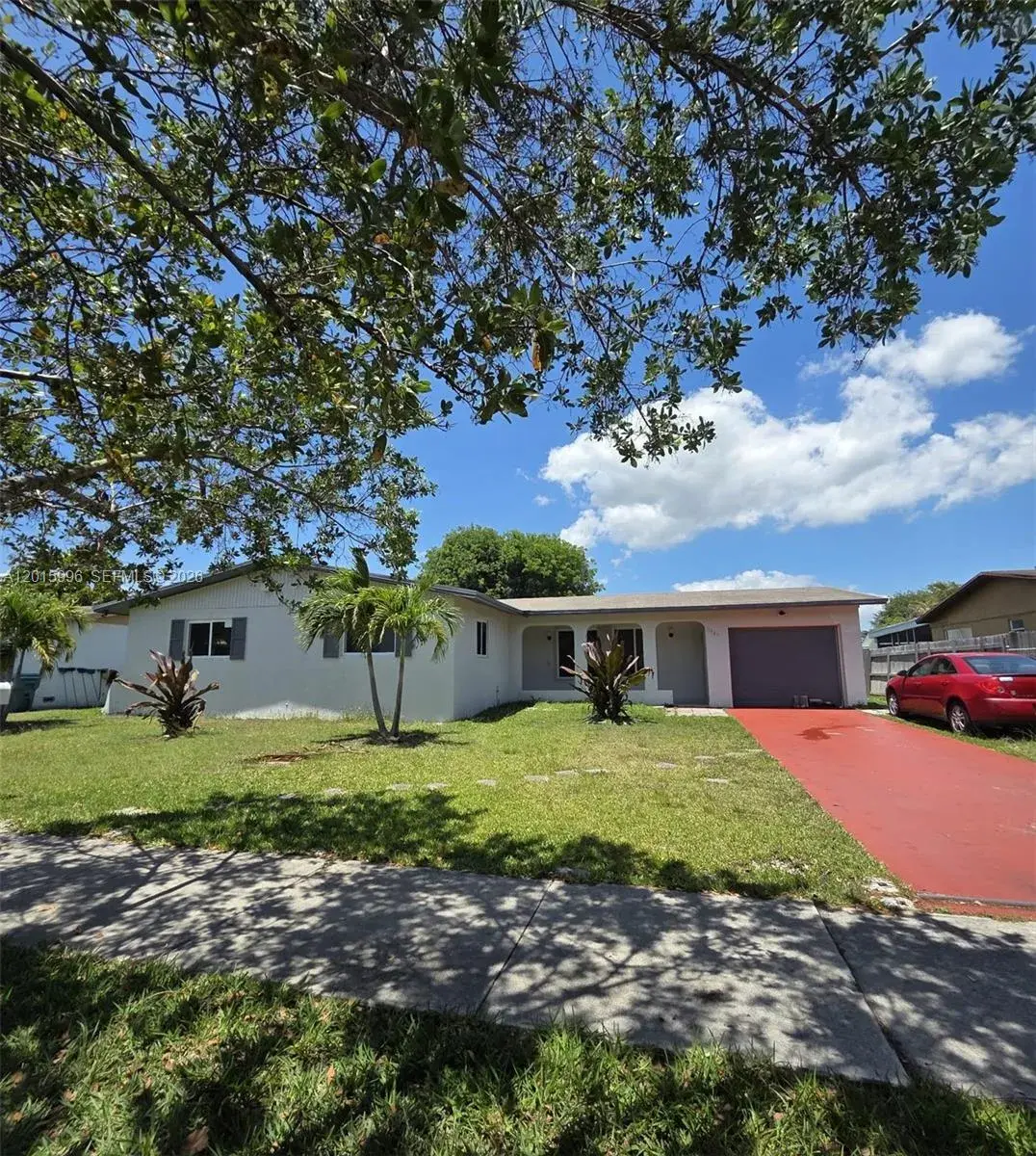 6 bedroom 3 bath Residential for sale at 11941 SW 200th St, Miami FL 33177