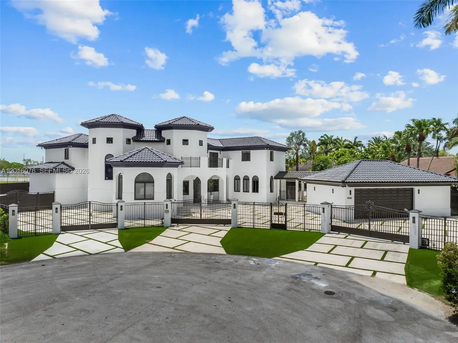 6 bedroom 7 bath for sale at 9881 SW 148th Ter, Miami FL 33176