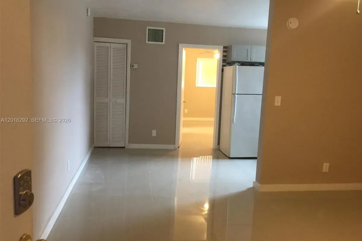 1800 NW 19th St # 9, Miami FL 33125