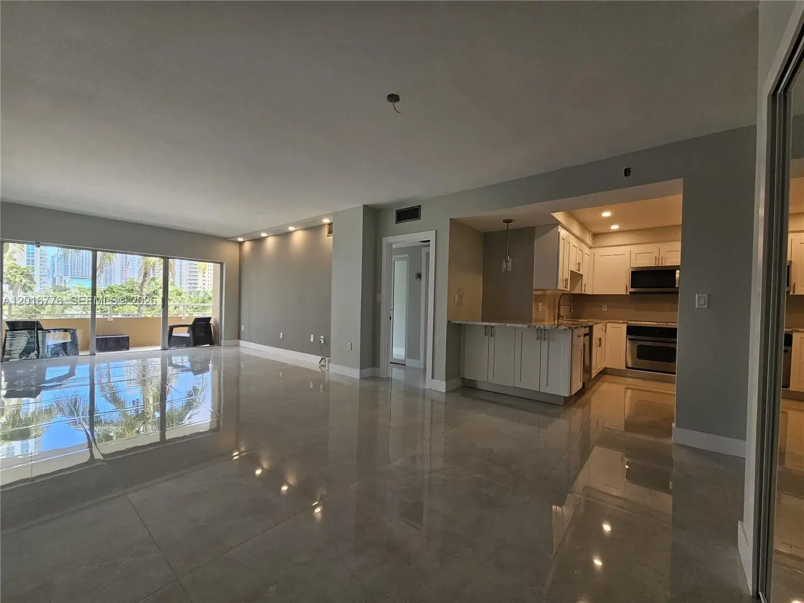 1 bedroom 1 bath Residential Lease for rent at 1985 S Ocean Dr # 2K, Hallandale Beach FL 33009