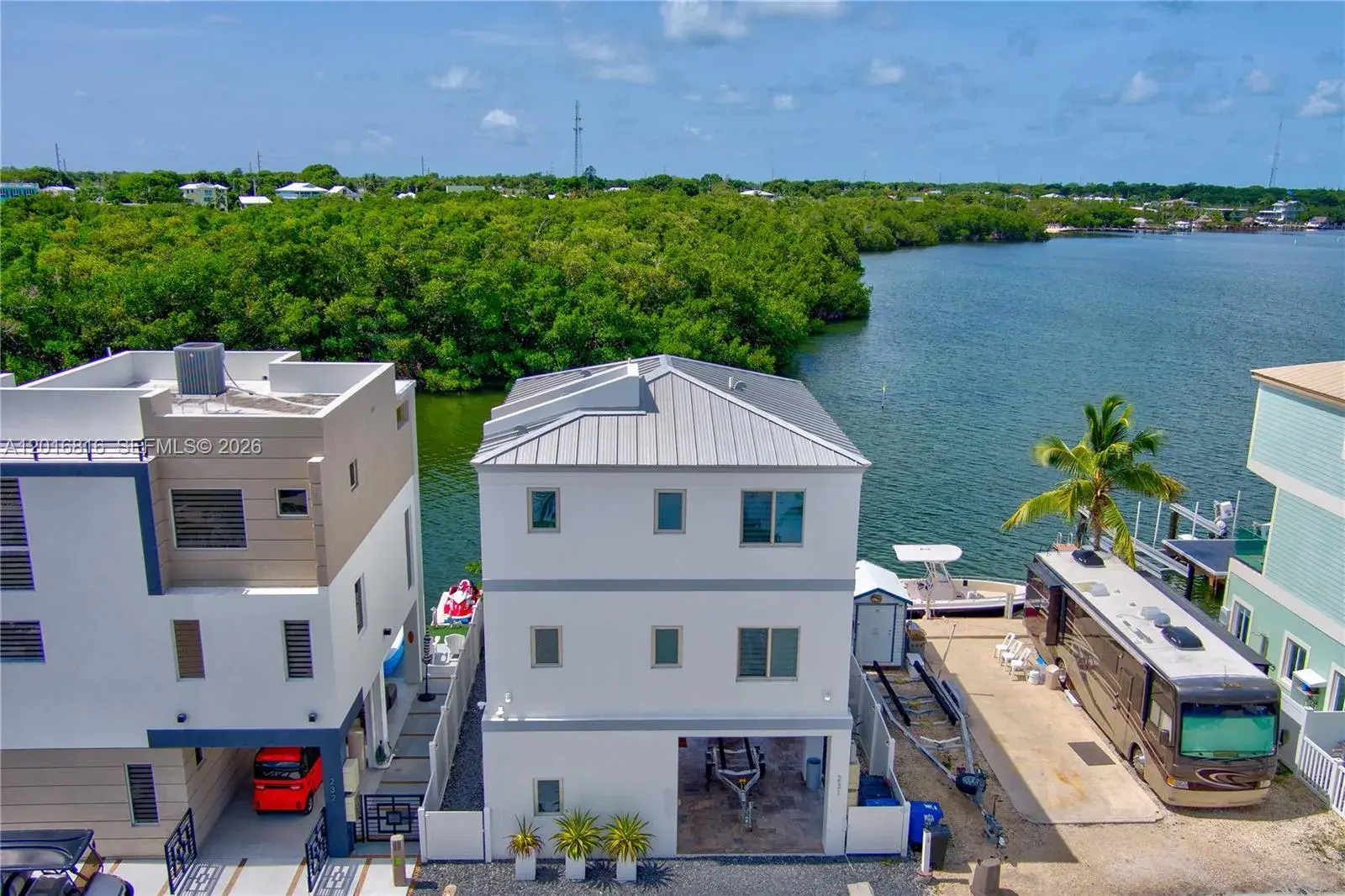 3 bedroom 3 bath Residential for sale at 325 Calusa, Key Largo FL 33037