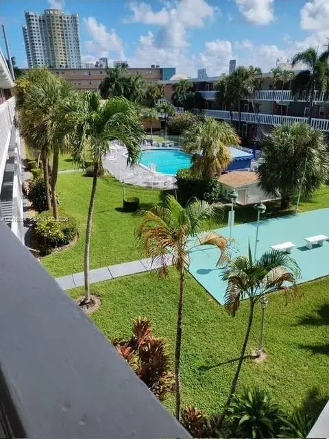 1 bedroom 1 bath Residential Lease for rent at 201 NE 14th Ave # 10C, Hallandale Beach FL 33009
